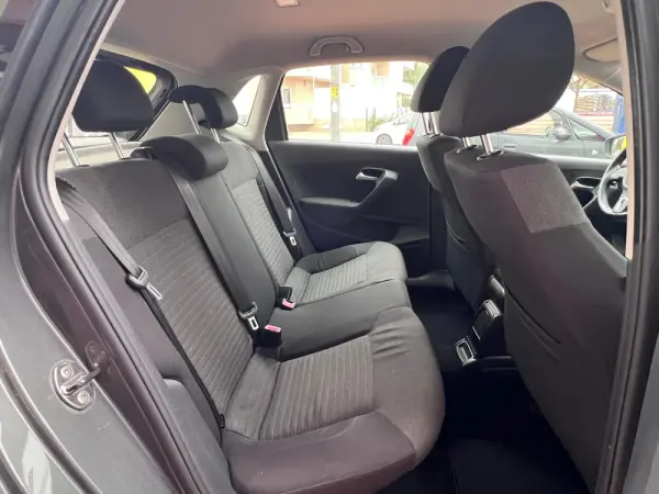 Volkswagen Polo 1.2 Comfortline 8