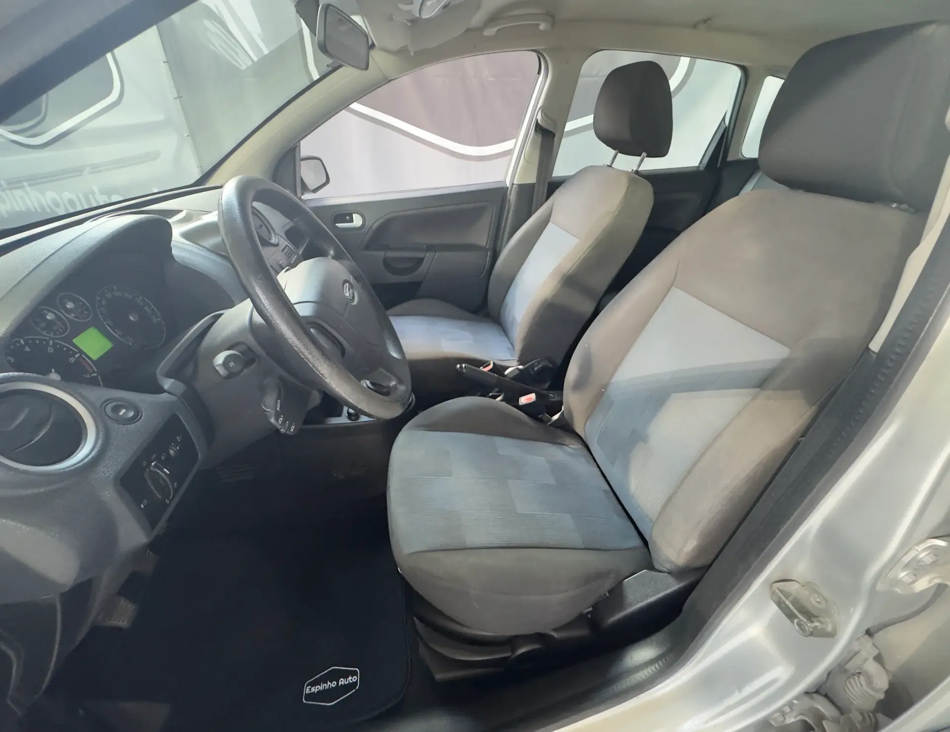Ford Fiesta 1.25 Ghia 6