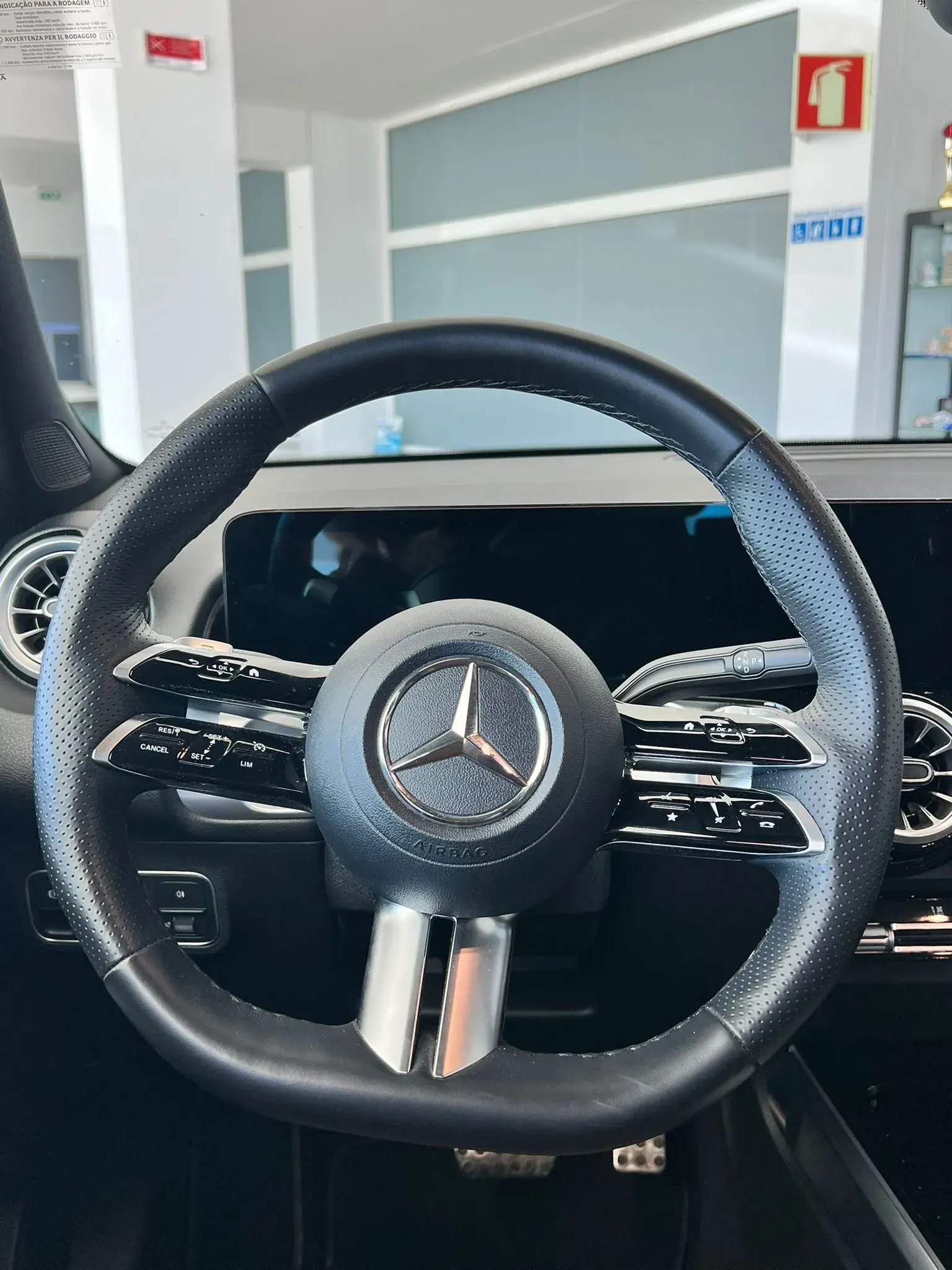 Mercedes-Benz GLB 180 d AMG Line 12