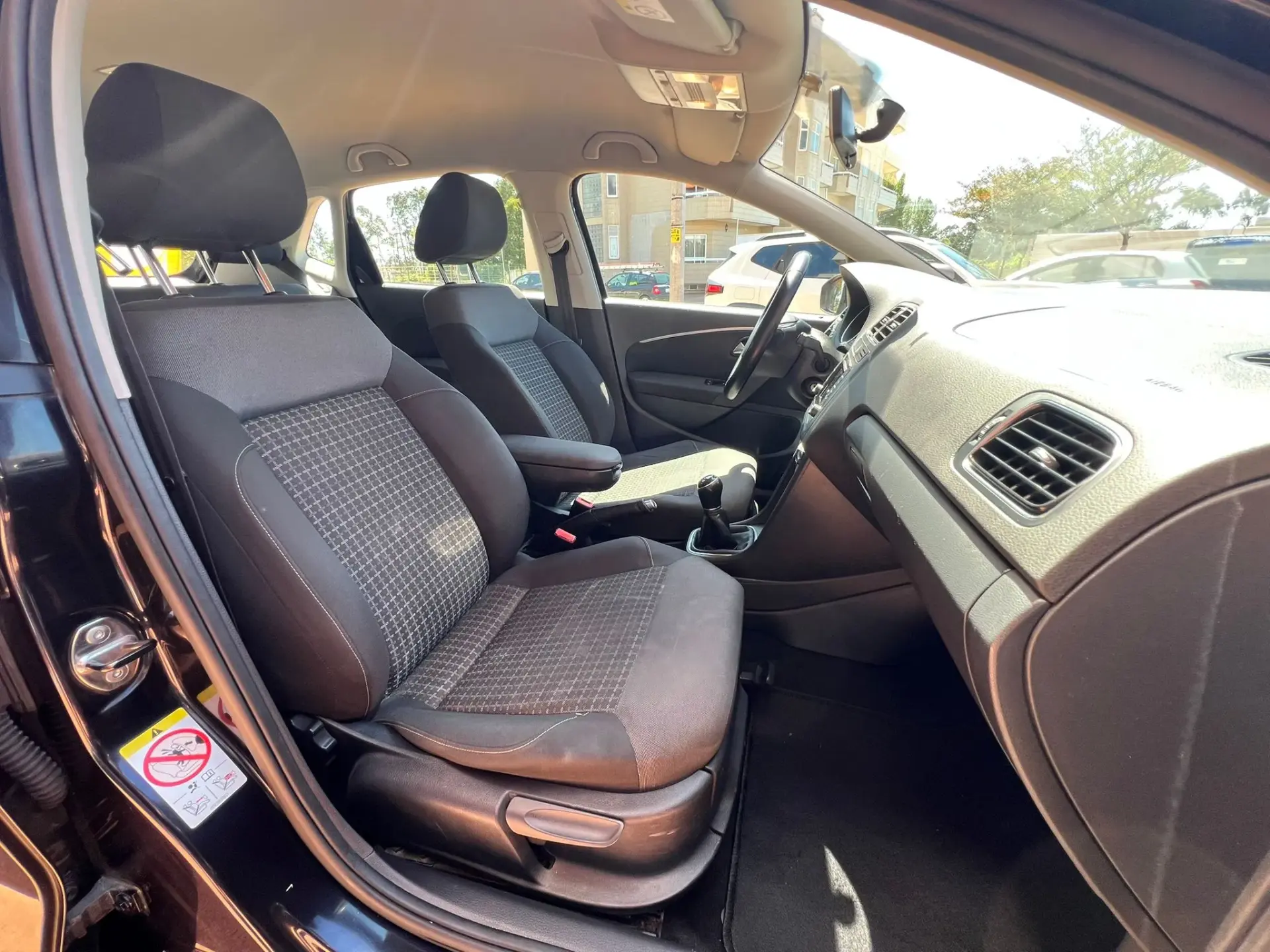 Volkswagen Polo 1.0 Confortline 5