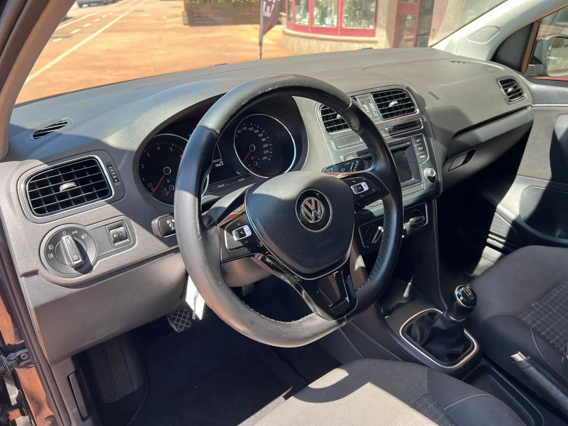 Volkswagen Polo 1.0 Confortline 9