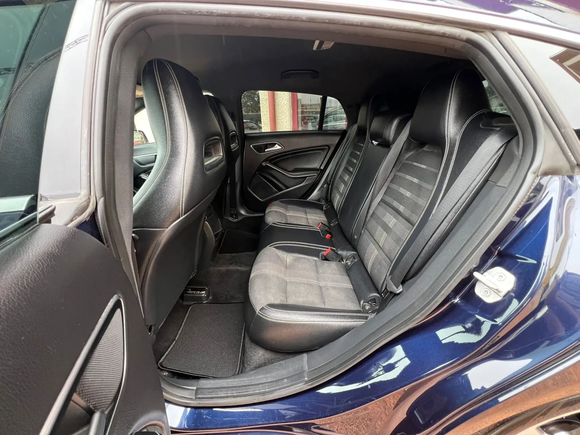 Mercedes-Benz CLA 180 d Urban 4