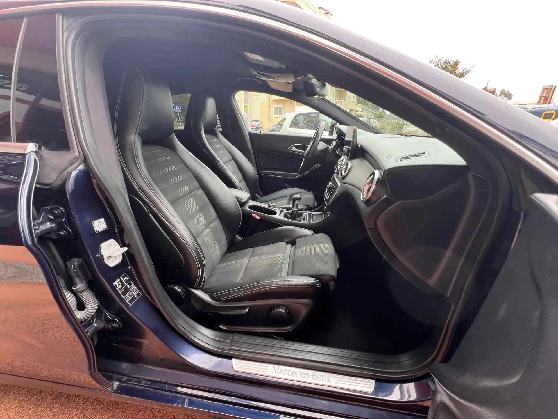 Mercedes-Benz CLA 180 d Urban 6