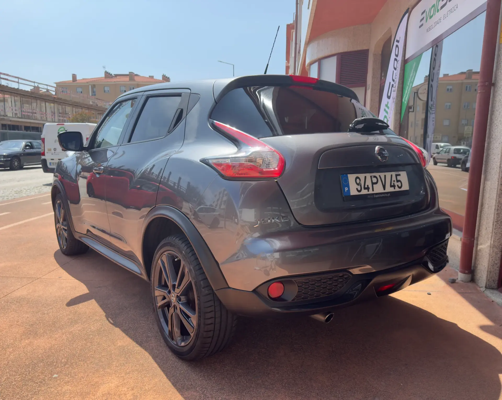 Nissan Juke 1.2 DIG-T N-Connecta Pack Exterior 1 Black Tokyo 2