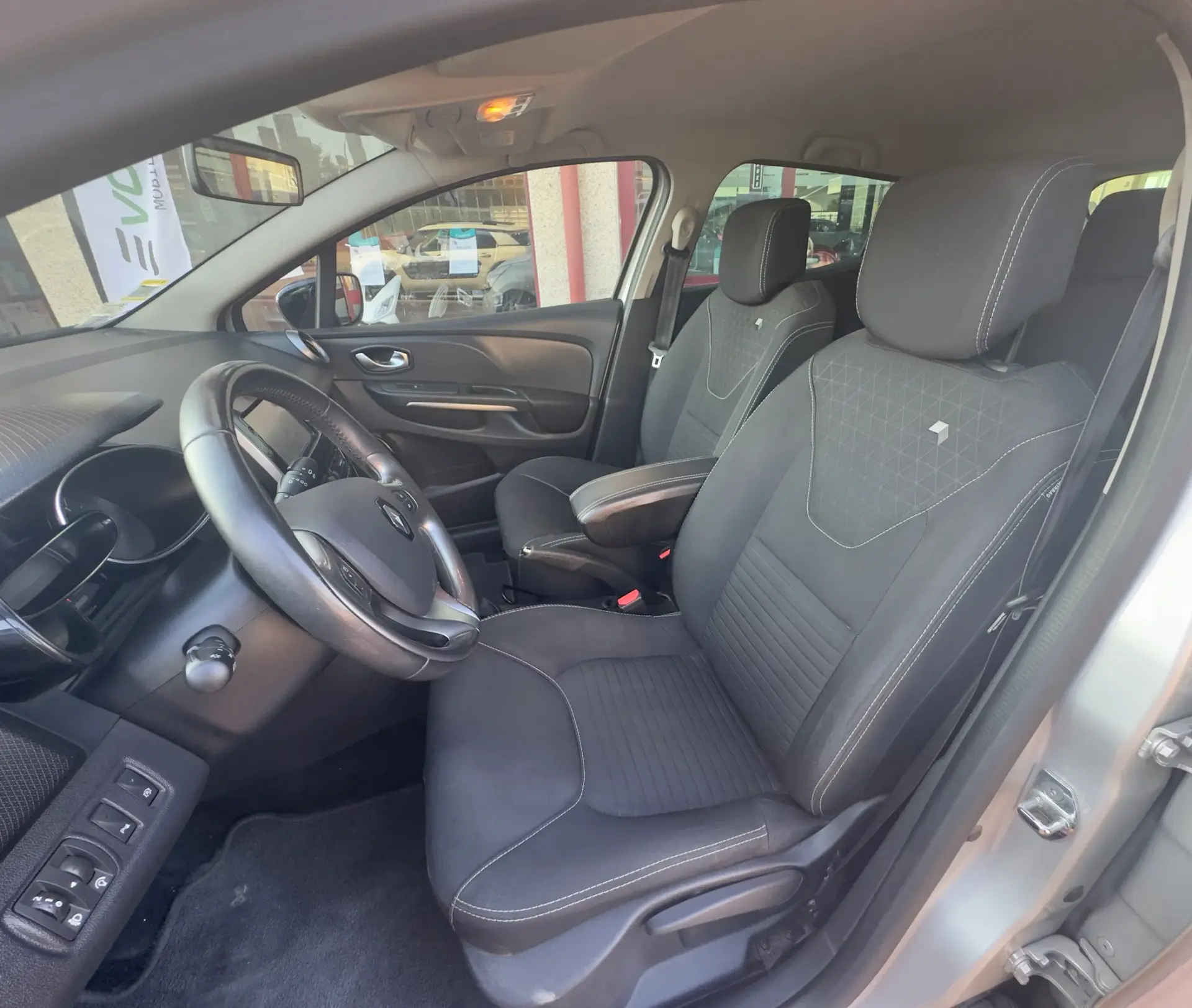 Renault Clio 0.9 TCE Limited 3