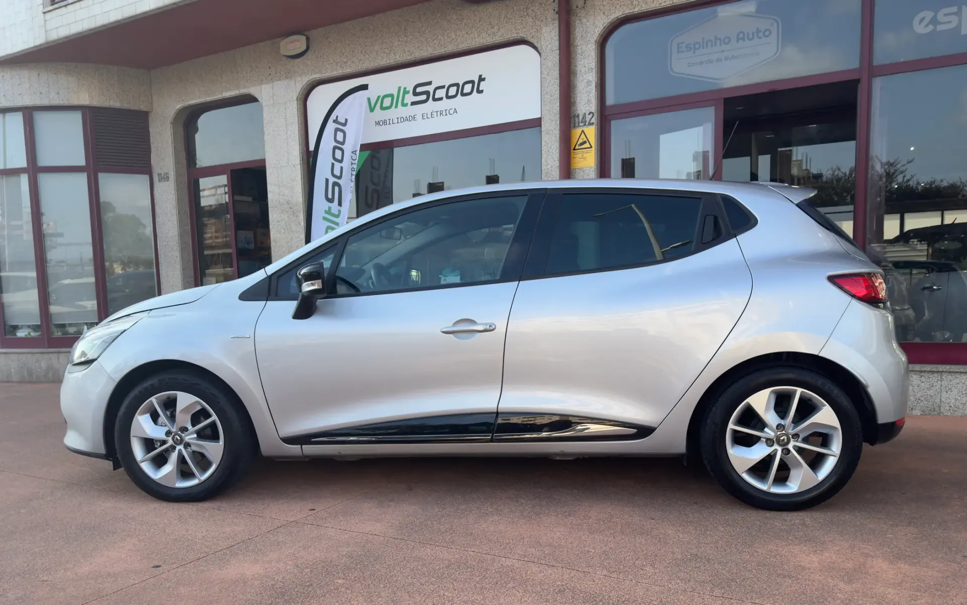Renault Clio 0.9 TCE Limited 9