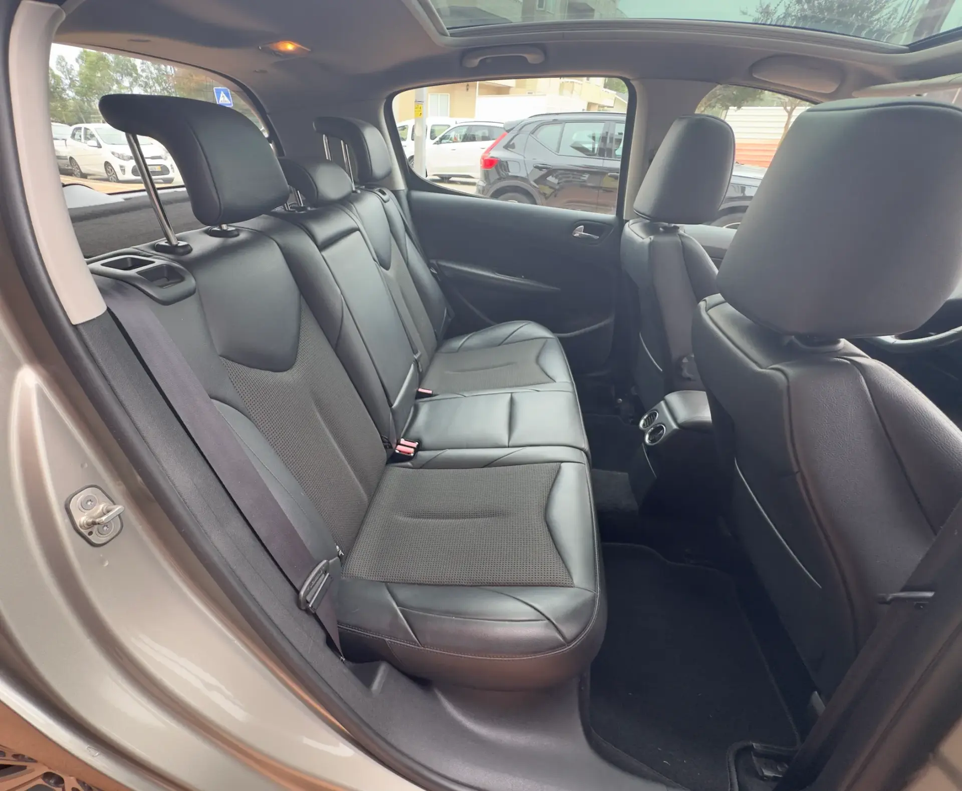 Peugeot 308 1.6 e-HDi Allure CMP6 14