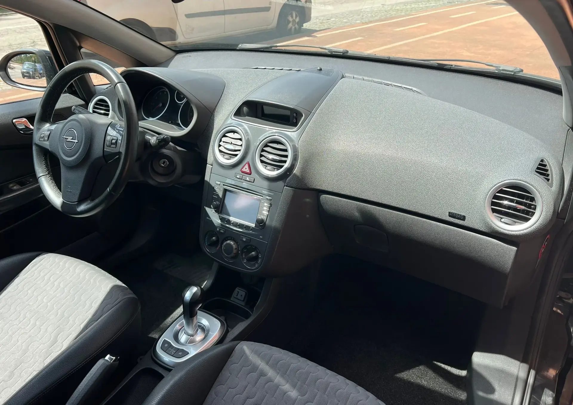 Opel Corsa 1.2 Go! Easytronic 5