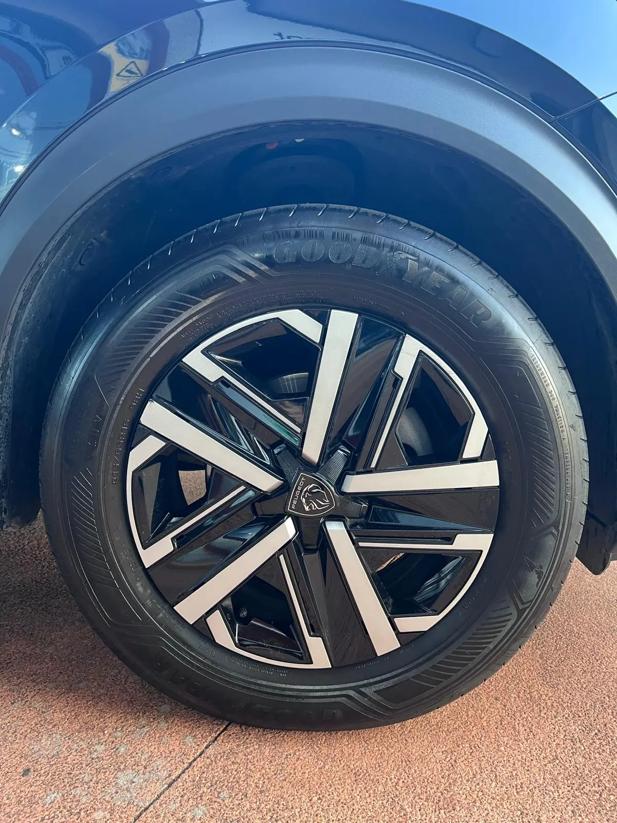 Peugeot 2008 1.2 PureTech Style 10