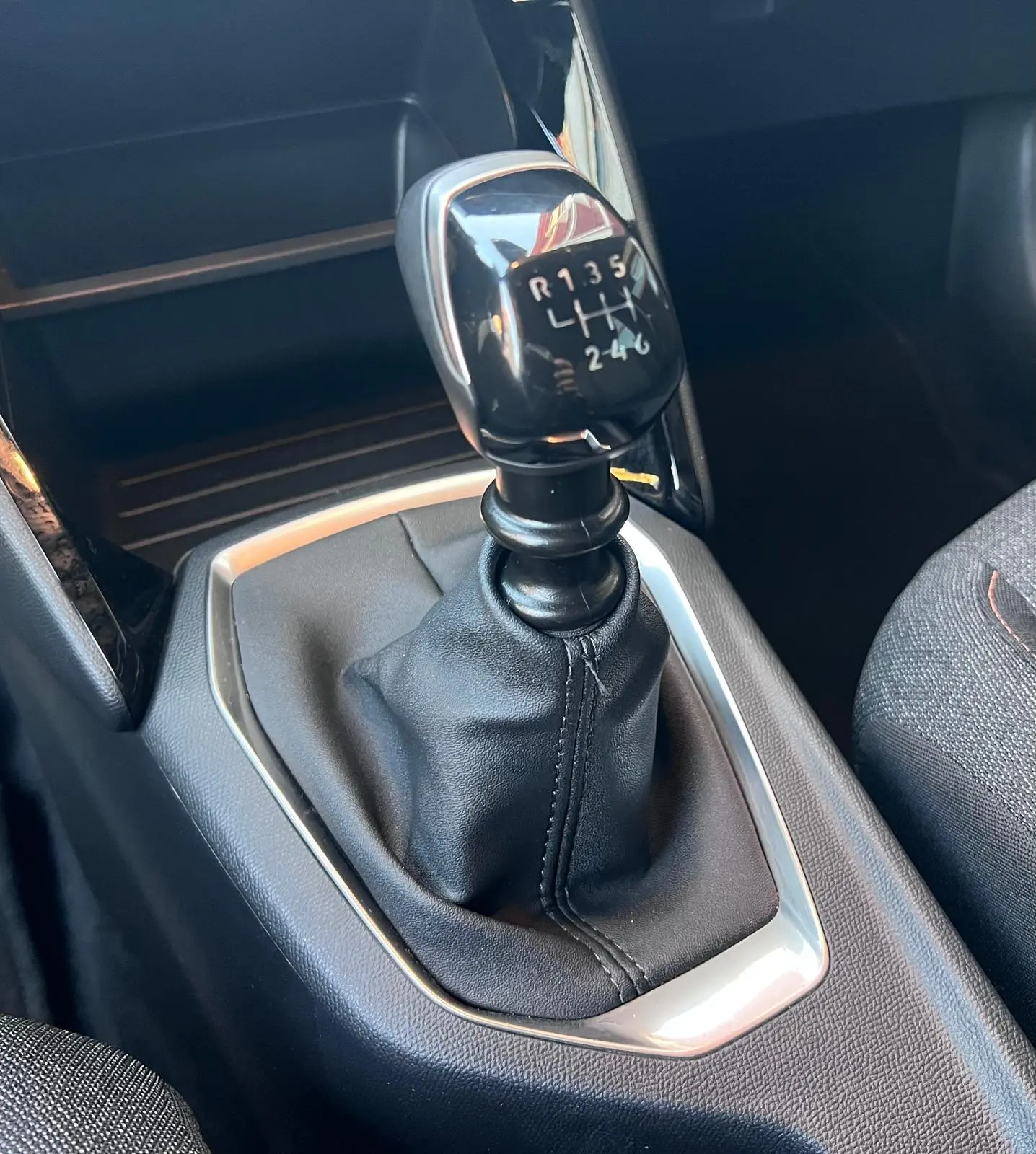 Peugeot 2008 1.2 PureTech Style 23