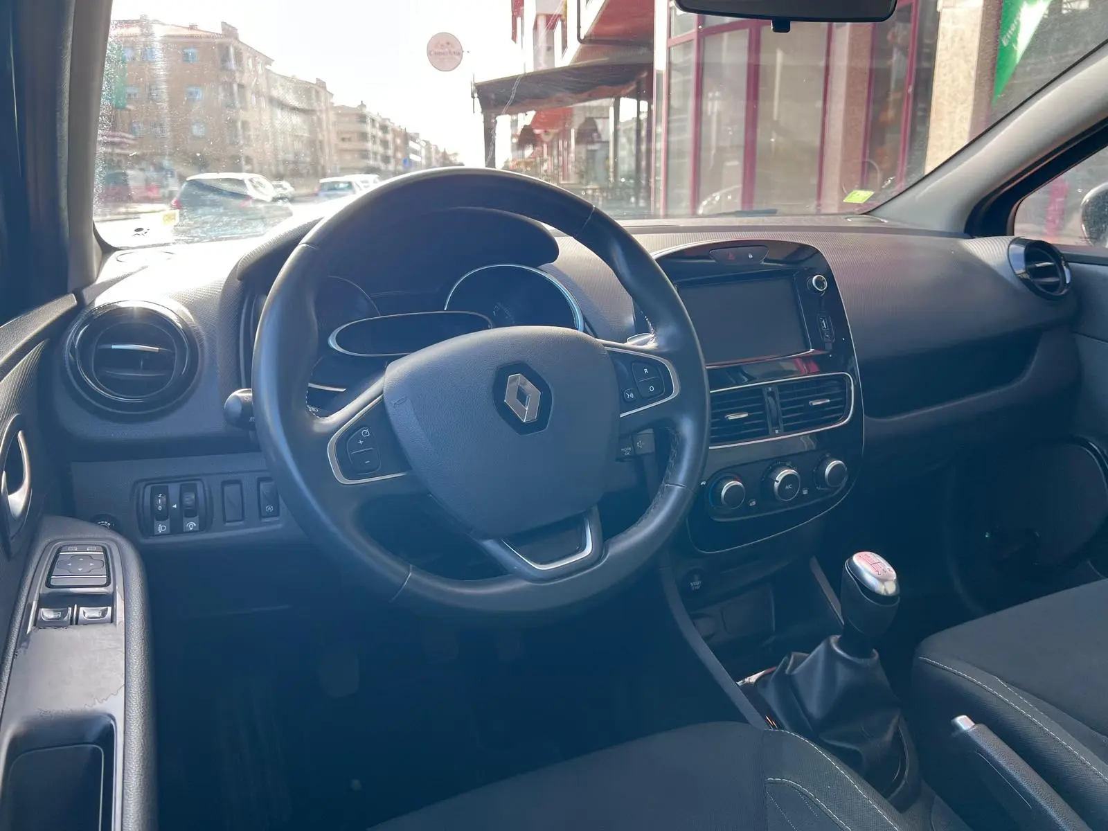 Renault Clio Limited GPL 12