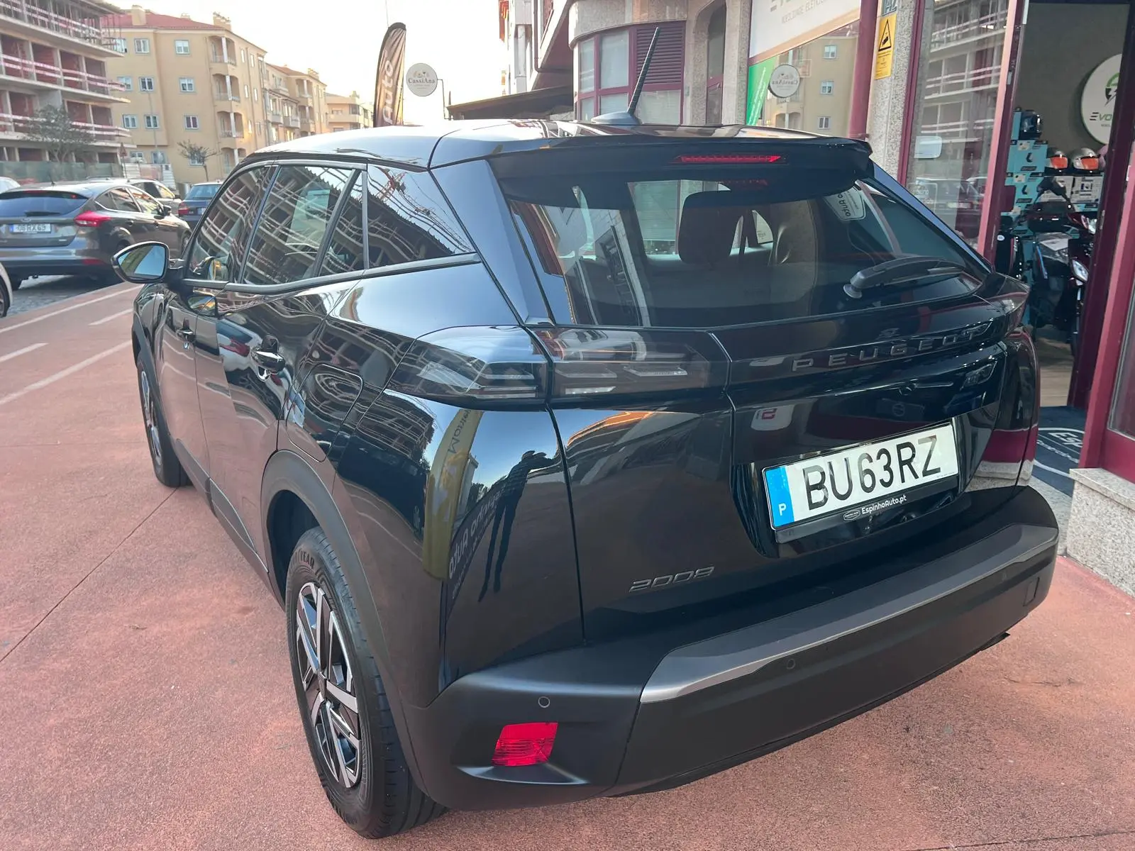 Peugeot 2008 1.2 PureTech Style 4