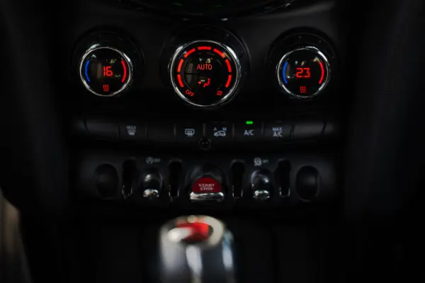 MINI 3 Portas Cooper SD 32