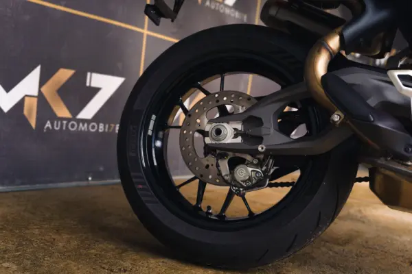 Ducati Panigale V2 V2S 2025 8