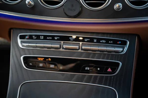 Mercedes-Benz E 300 de 4Matic 9G-TRONIC AMG Line 37