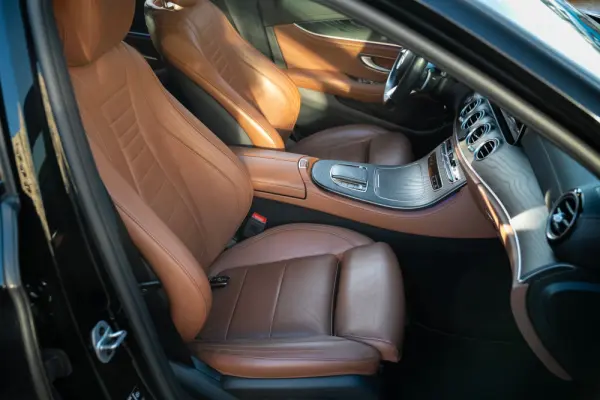 Mercedes-Benz E 300 de 4Matic 9G-TRONIC AMG Line 43