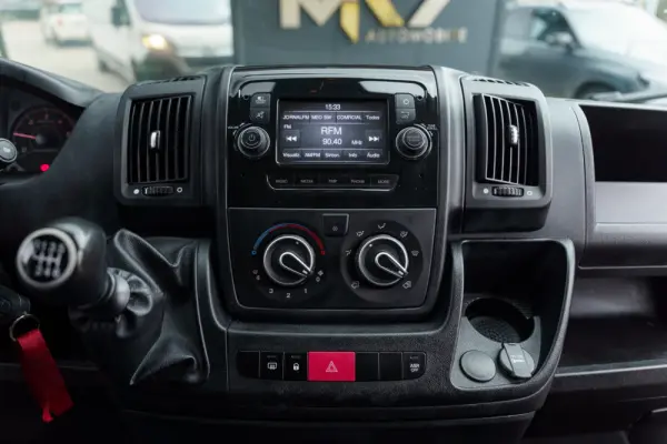 Peugeot Boxer 2.2 BlueHDi 335 L2 CD 8