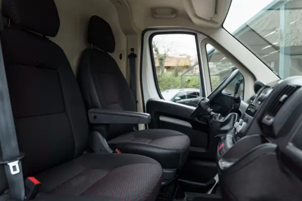 Peugeot Boxer 2.2 BlueHDi 335 L2 CD 12