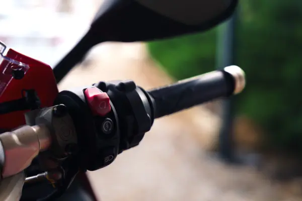 Ducati Panigale V2 V2S 2025 16