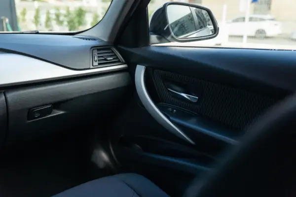 BMW 318 d Line Sport 10