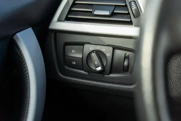 BMW 318 d Line Sport 11