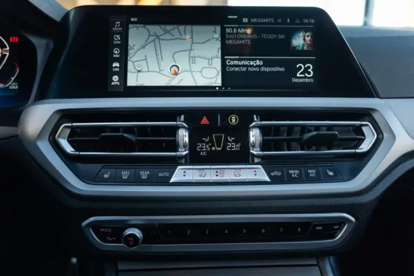 BMW 320 d Line Sport Shadow Auto 33