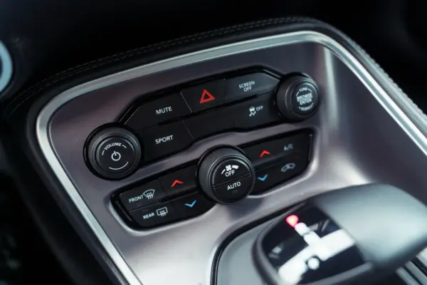 Dodge Challenger Auto SXT Plus 23