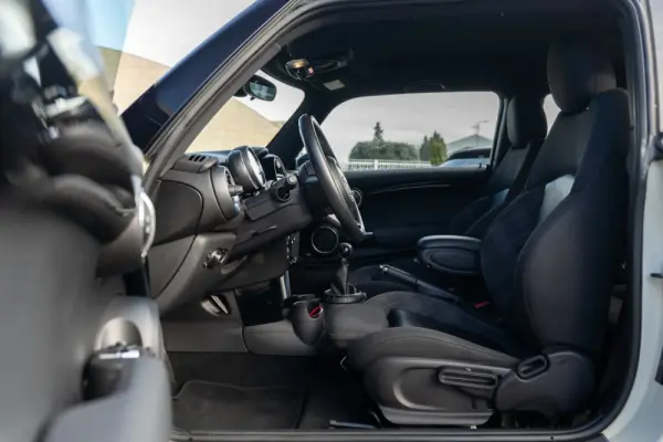 MINI 3 Portas Cooper D 8