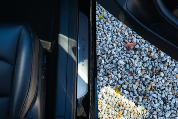 Tesla Model 3 Standard Range Plus RWD 18