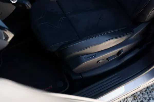 DS DS7 Crossback 2.0 BlueHDi Performance Line EAT8 27