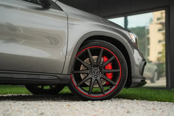 Mercedes-Benz GLA 45 AMG 6