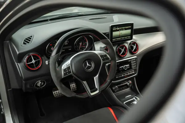 Mercedes-Benz GLA 45 AMG 13
