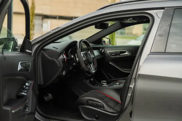 Mercedes-Benz GLA 45 AMG 17
