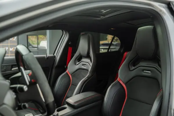 Mercedes-Benz GLA 45 AMG 18