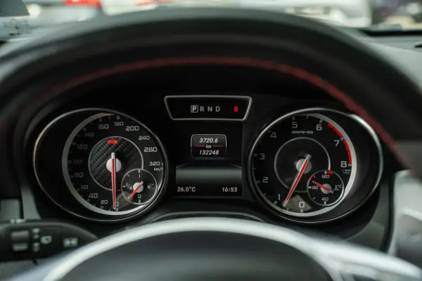 Mercedes-Benz GLA 45 AMG 25