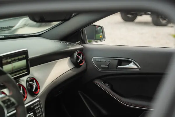 Mercedes-Benz GLA 45 AMG 27