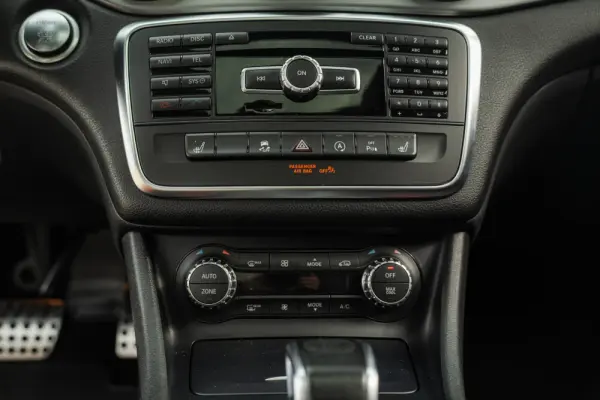 Mercedes-Benz GLA 45 AMG 33