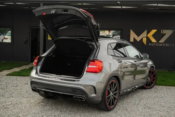 Mercedes-Benz GLA 45 AMG 34