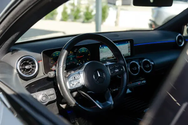 Mercedes-Benz A 180 d 7G-DCT AMG Line 12