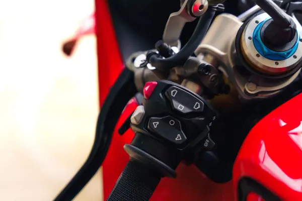 Ducati Panigale V4 S 2025 4