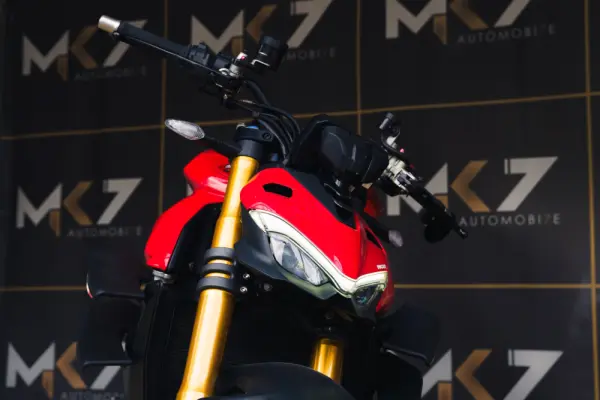 Ducati Streetfighter V4S + AKRAPOVIC 2