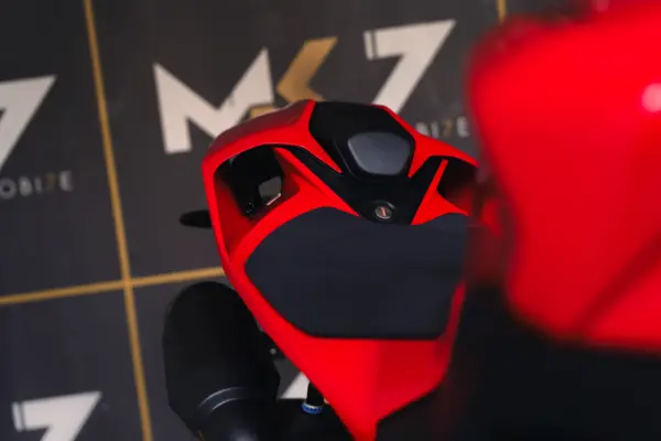 Ducati Panigale V2 V2S 2025 7