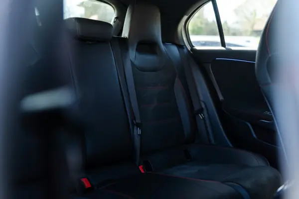 Mercedes-Benz A 180 d 7G-DCT AMG Line 31