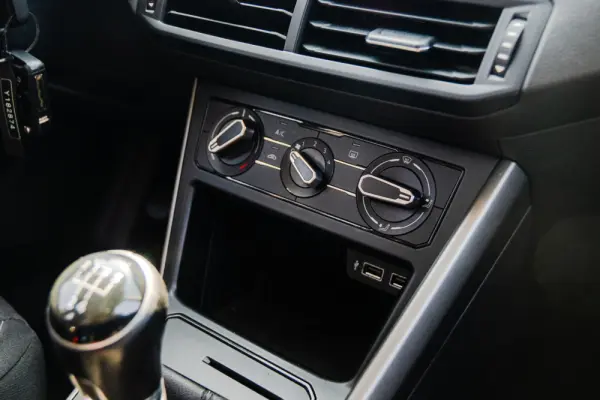 Volkswagen Polo 1.6 TDI Confortline 8