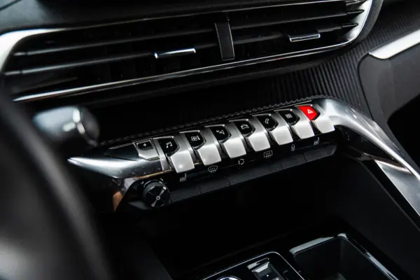 Peugeot 3008 1.6 Hybrid Allure Pack e-EAT8 16