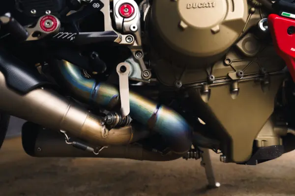 Ducati Streetfighter V4S + AKRAPOVIC 15