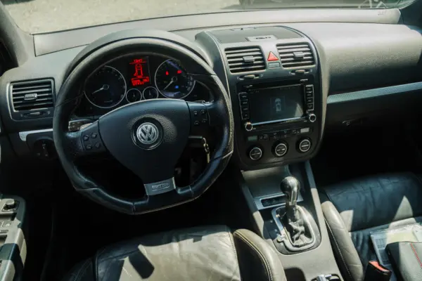 Volkswagen Golf 3.2 R32 4Motion DSG 9