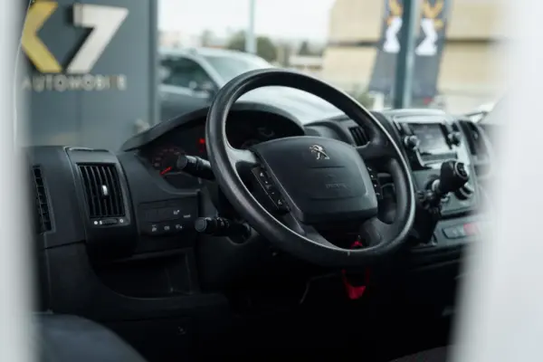 Peugeot Boxer 2.2 BlueHDi 335 L2 CD 11