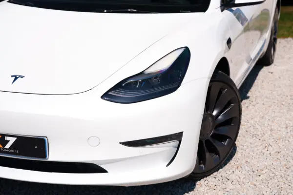 Tesla Model 3 Performance Dual Motor AWD 3