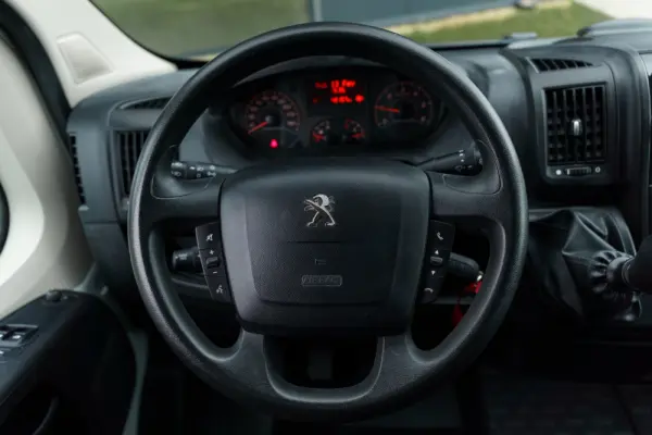 Peugeot Boxer 2.2 BlueHDi 335 L2 CD 31